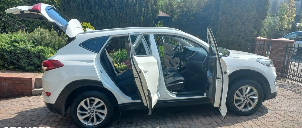 Hyundai Tucson cena 48700 przebieg: 235000, rok produkcji 2016 z Piława Górna małe 781